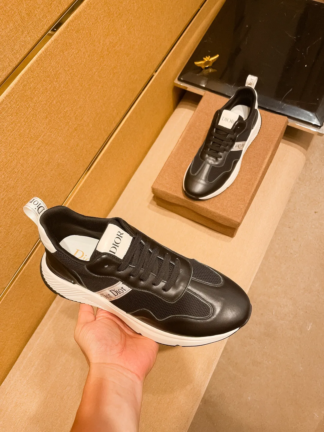 🚘🚘Factory batch 460💰🔥[Dior]🔥Men's high-end brand of shoes official website 1:1 latest masterpiece: the upper is made of Italian imported first-layer cowhide with a comfortable and breathable lining➕original non-slip and wear-resistant outsole🔥, making walking more convenient and comfortable! An exclusive new model, a stunning work, a beautiful 1:1 replica [color] compared to the official quality! Create a fashionable personality to set off your uniqueness! A must-have for trendy men! Classic🔥Size: 38-44 Color: 🔥 2⃣️colors available🔥